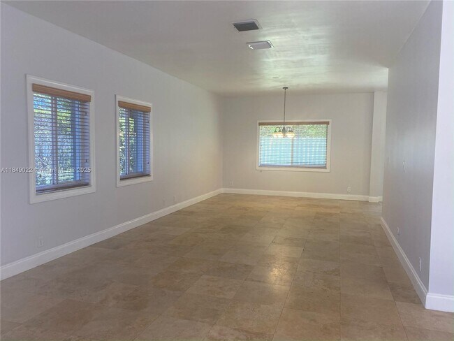 Building Photo - 130 Palm Desert Ln