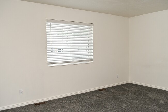 Building Photo - 1394 N 290 W
