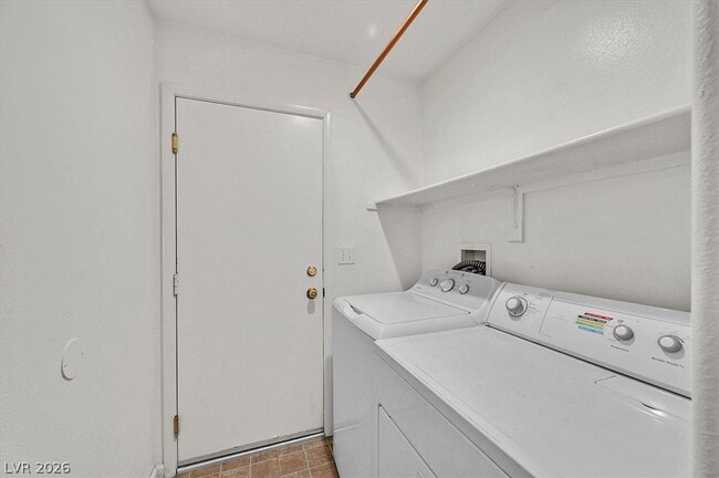 Building Photo - 1199 Sunfire Ave