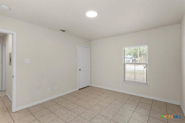 Building Photo - 119 Weatherby Dr