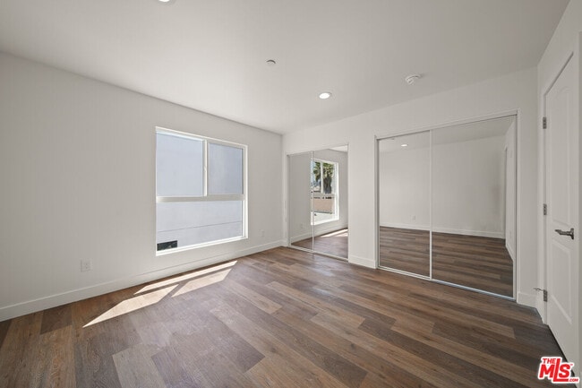 Building Photo - 1055 Wilton Pl