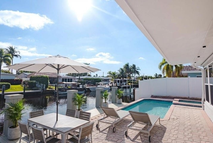 Building Photo - 270 SE 9th Ct