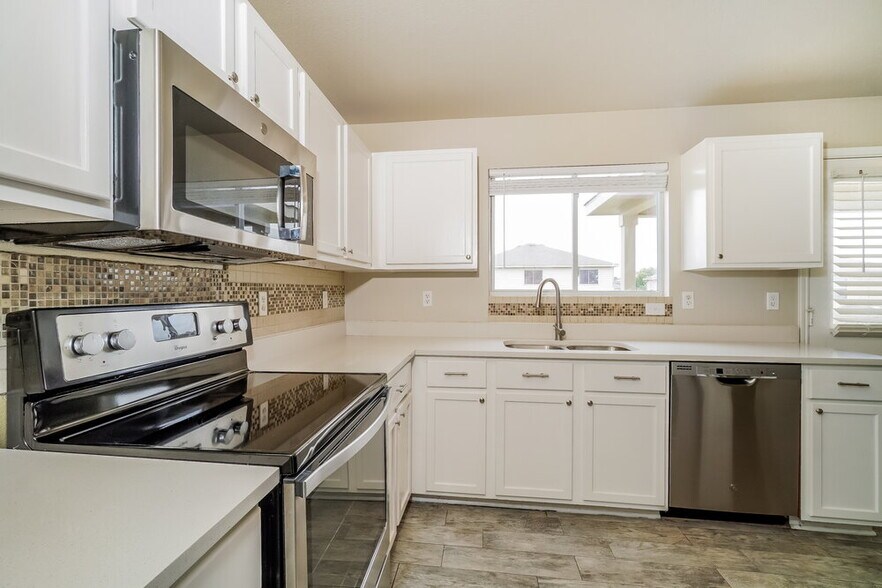 Building Photo - 228 Weeping Willow