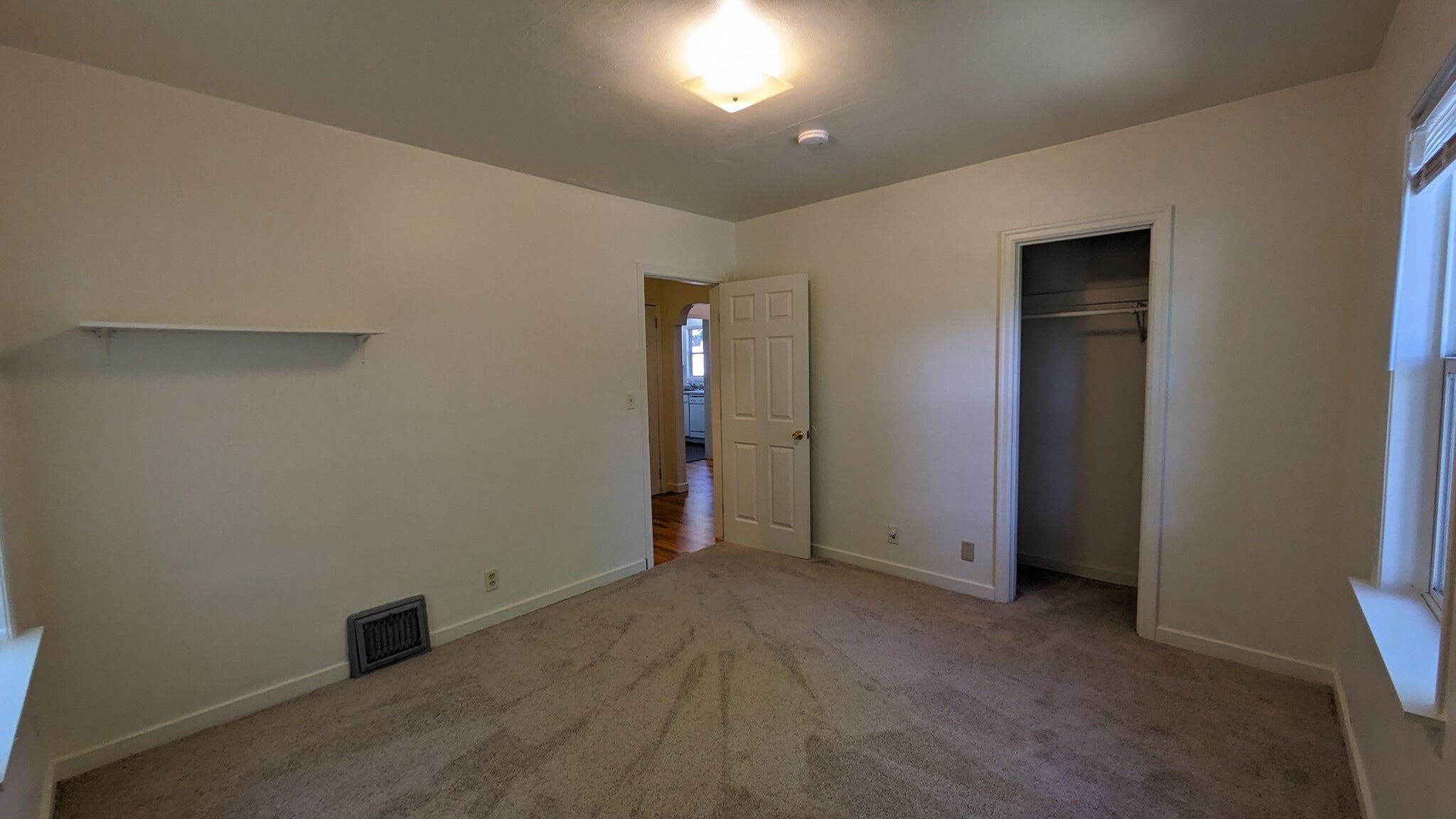 Building Photo - 980 NE C St