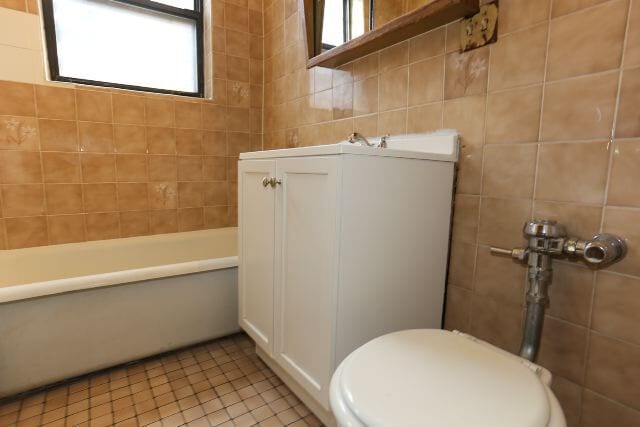 Building Photo - 744 W Belmont Ave