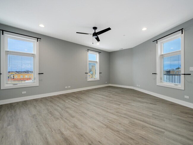 Building Photo - 5528 W Gettysburg St