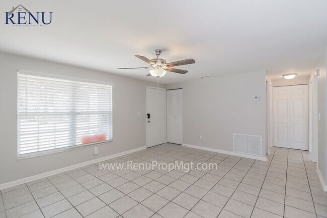 Building Photo - AVAILABLE NOW! $0 APP FEES!