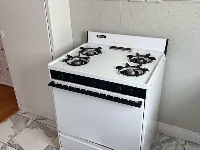 Building Photo - 1 bed 1 bath - Near Plaza District!