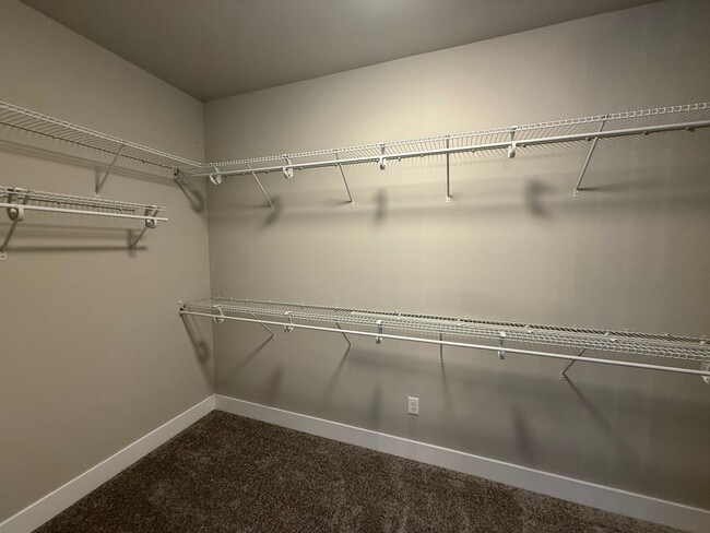 Building Photo - Spacious home in Bremerton.  Apply today t...