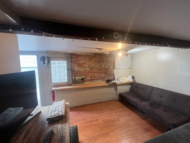 Building Photo - 3018 3rd St