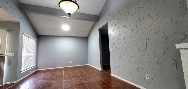 Building Photo - 115-117 W Timberview Lane