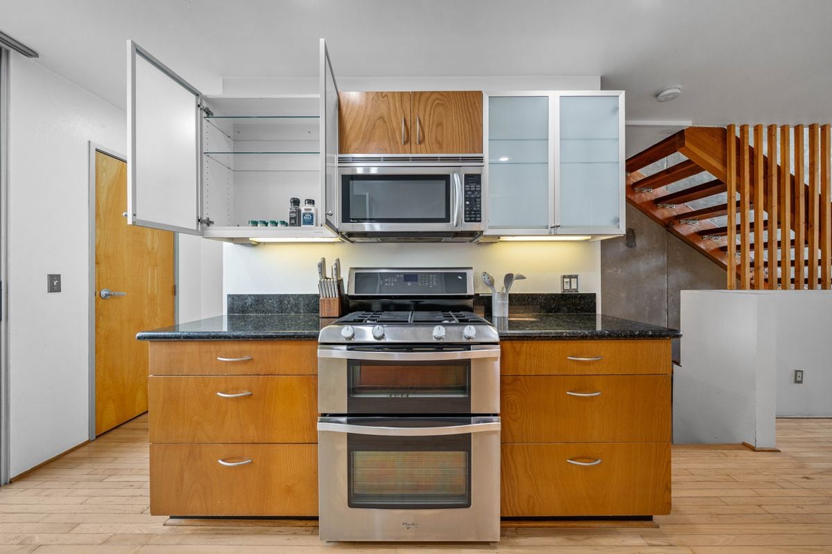 Building Photo - 1048 F St