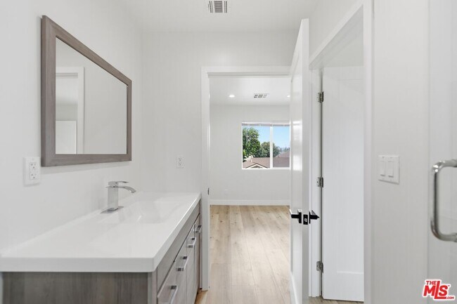Building Photo - 8337 Gladbeck Ave