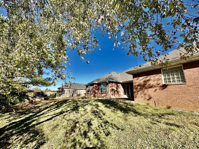 Building Photo - 602 SE Cambridge Pl