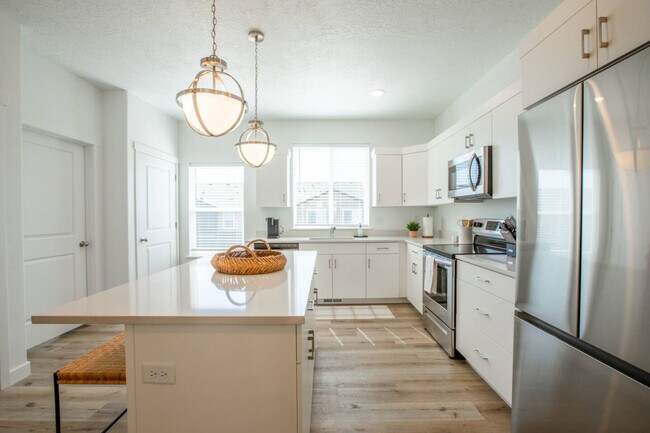 Building Photo - 642 E 460 S