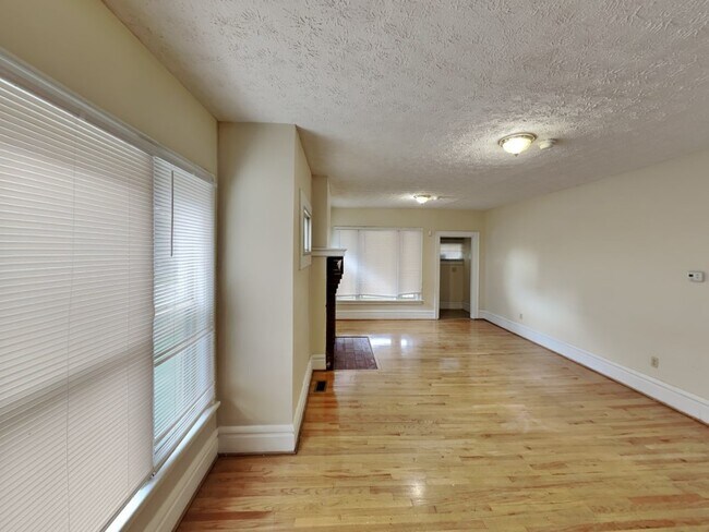 Building Photo - 286-288 E 16th Ave-288