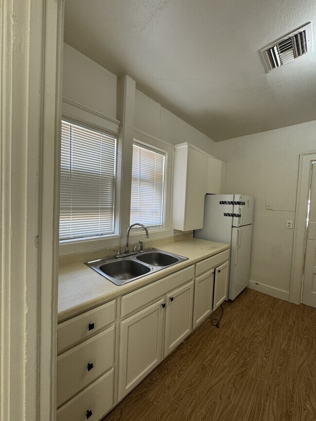 Building Photo - 1403 E Fillmore St