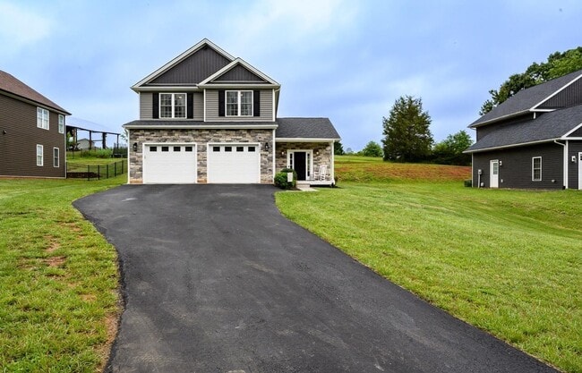 Building Photo - 3 Bedroom Home in Goode