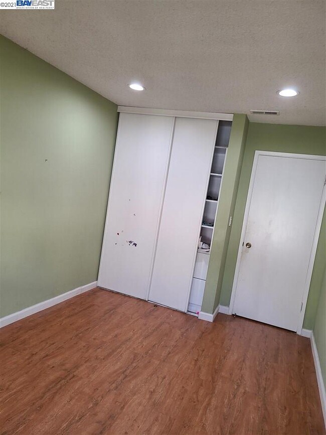 Building Photo - 41065 Cornac Terrace