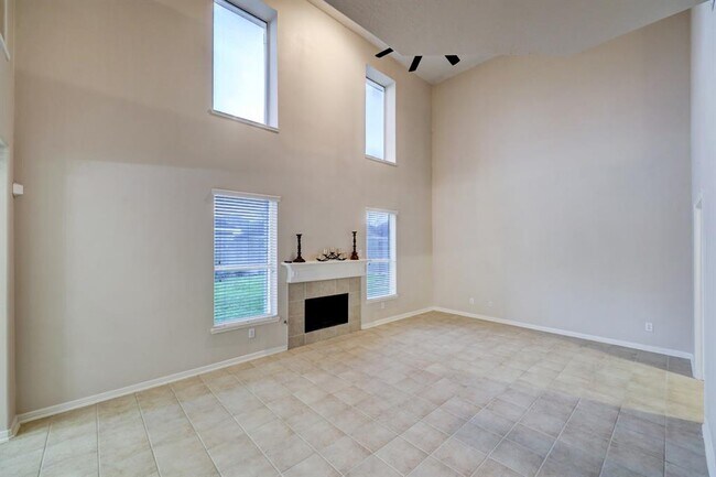 Building Photo - 3719 Wild Oak Dr