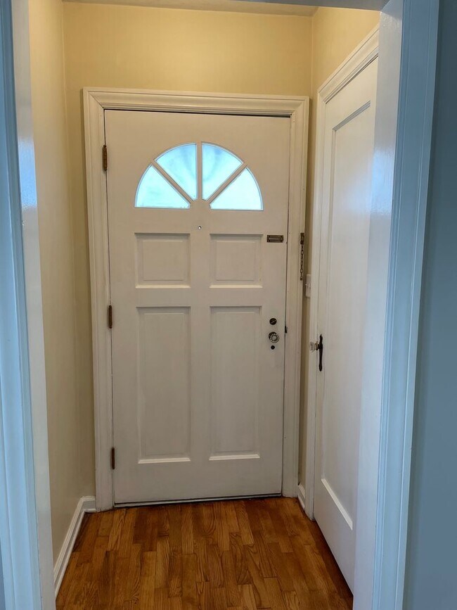 Building Photo - Charming 3-Bedroom Home for Rent – Quiet C...