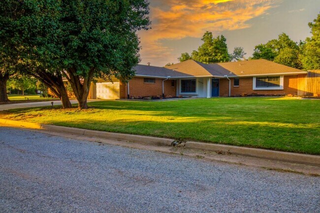 Primary Photo - 3225 Elmwood Ave