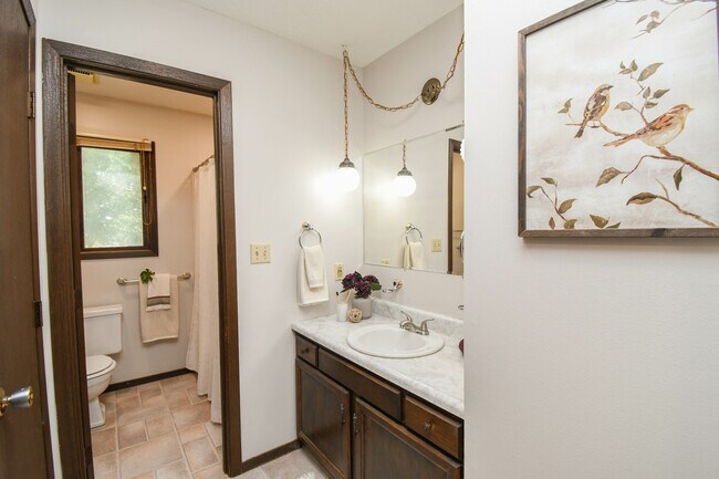 Building Photo - 4504 S Cliff Ave