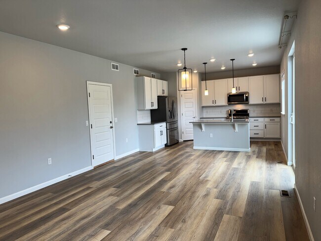 Building Photo - 10848 Hayloft St