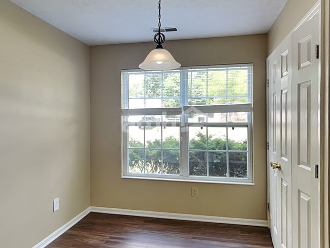 Building Photo - 10 Bobwhite Ct