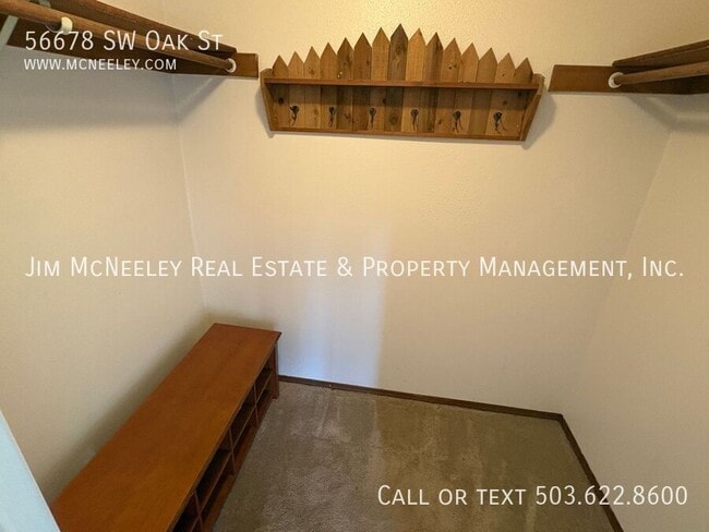 Building Photo - 56678 SW Oak St