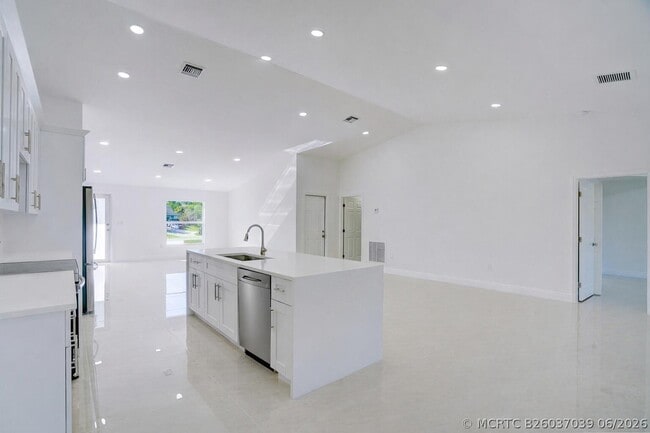 Building Photo - 13875 63rd Rd N