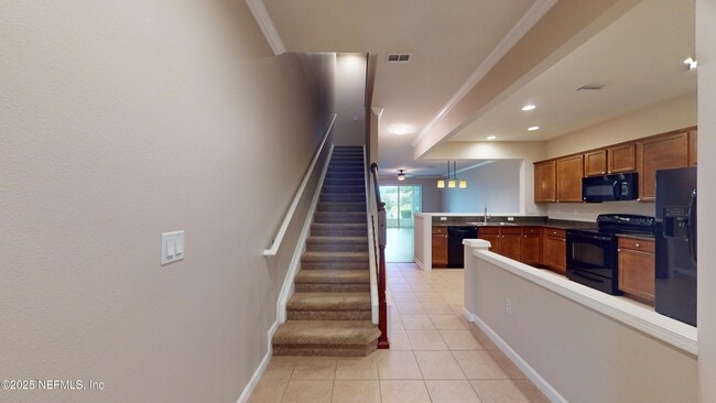 Building Photo - 6937 Woody Vine Dr