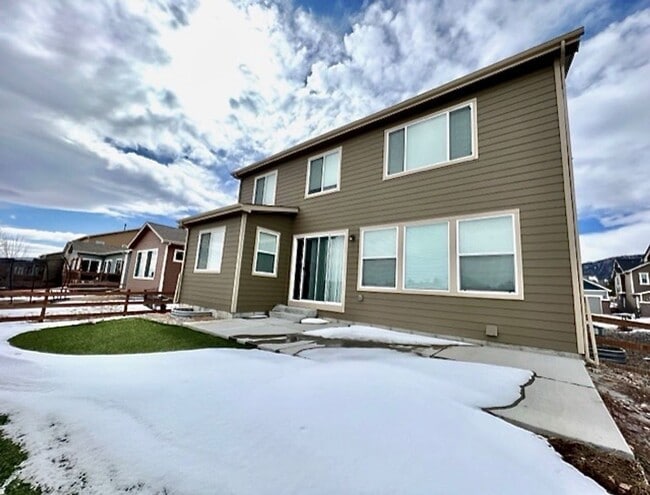 Building Photo - 5 Bedroom Home Close to Downtown Monument!!