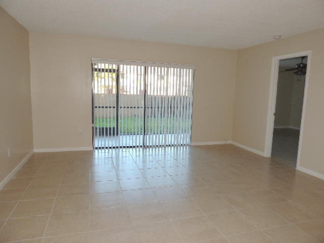 Building Photo - 2505 Lakeview Cir