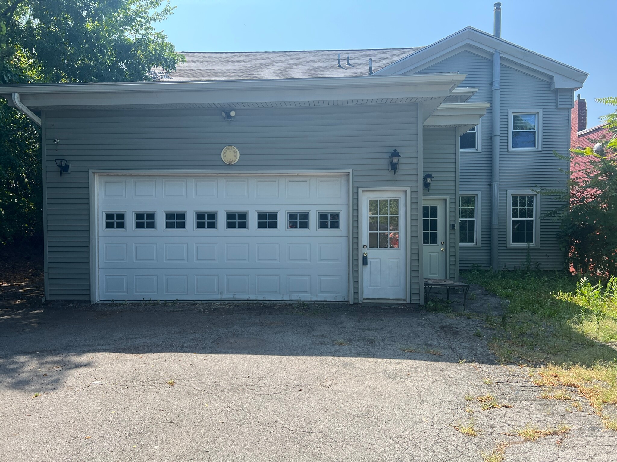 Building Photo - 217 Oneida St