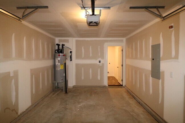 Building Photo - 757 Whitney Rd