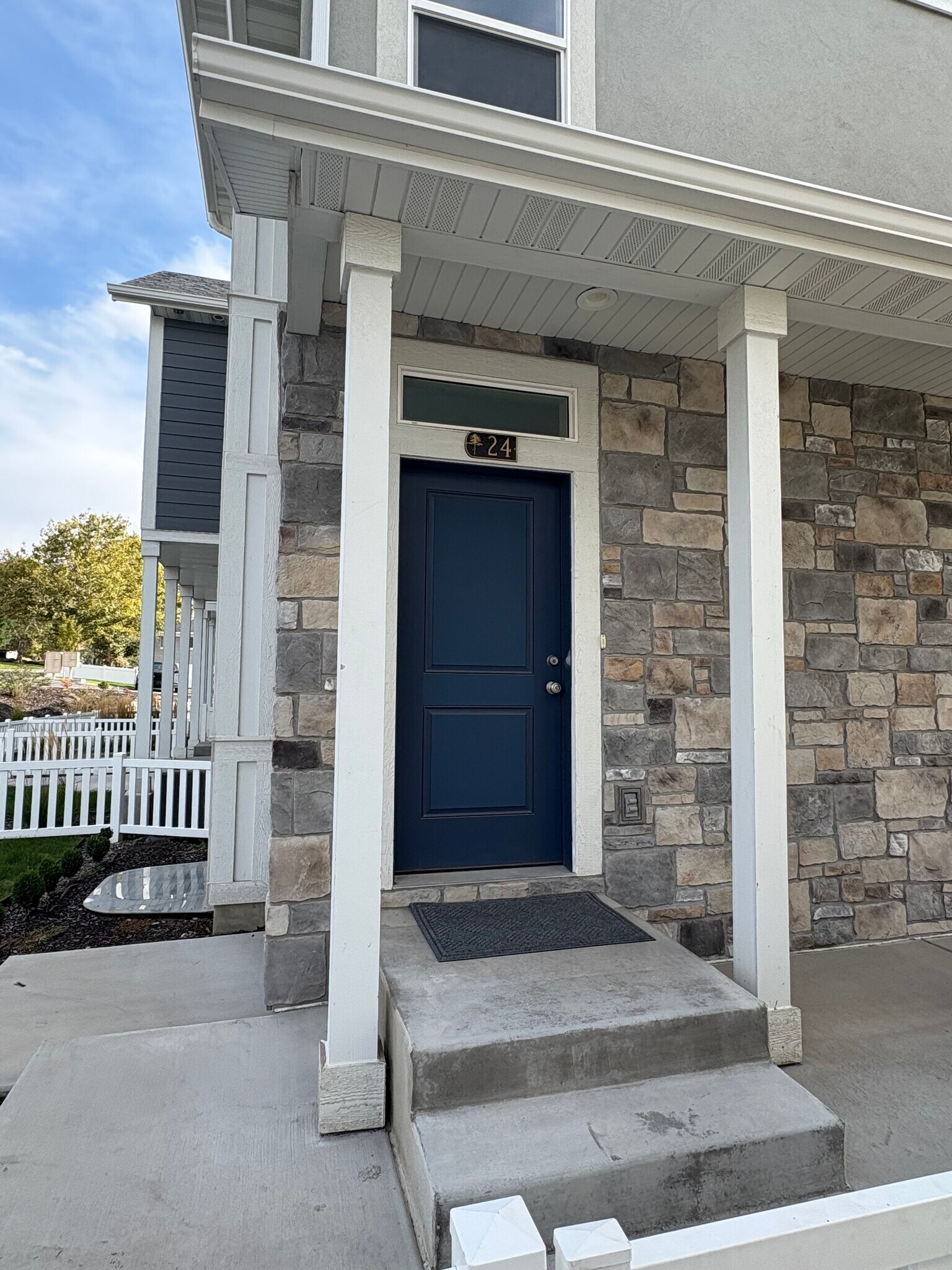 Building Photo - 520 S Orchard Dr