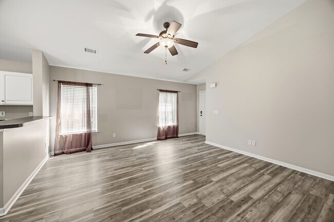Building Photo - Comfortable 3BR Ranch with 2-Car Garage in Northwoods Pointe