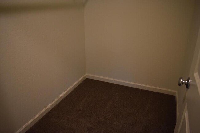Building Photo - 4041 Bayonet Dr