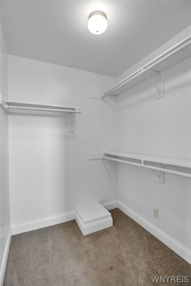 Building Photo - 5849 Broadway St