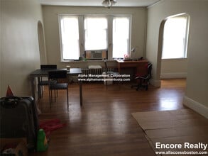 Building Photo - 349 Pleasant St