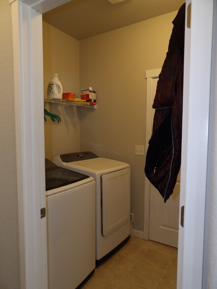 Building Photo - 1552 Grand Overlook St