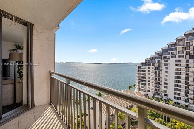 Building Photo - 540 Brickell Key Dr