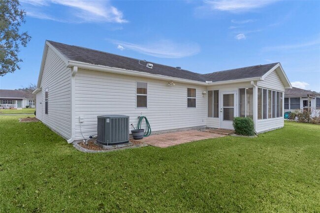 Building Photo - 807 Ramos Dr