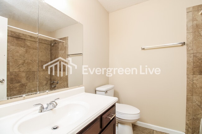 Building Photo - 425 Forest Grove Cir