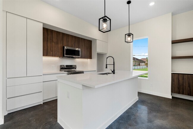 Building Photo - 8205 Parnell St