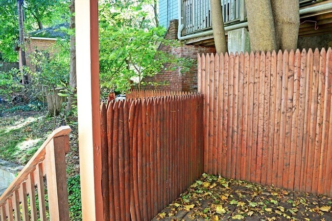 Building Photo - 42 Robinwood Ave