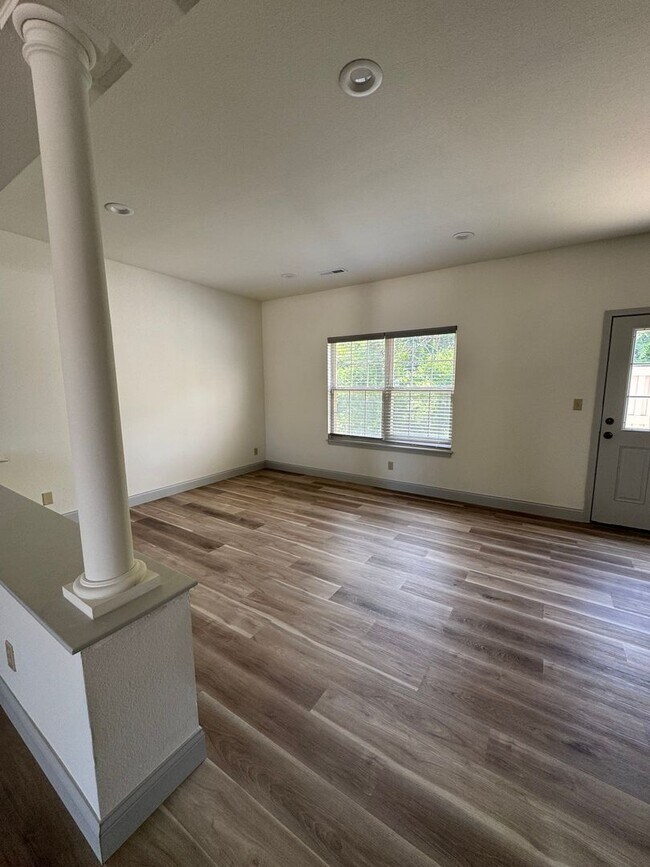 Building Photo - 1605 Spiros Dr