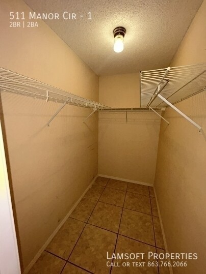 Building Photo - 511 Manor Cir