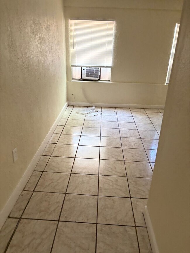 Building Photo - Move in special  1/2 off 1st months rent -...